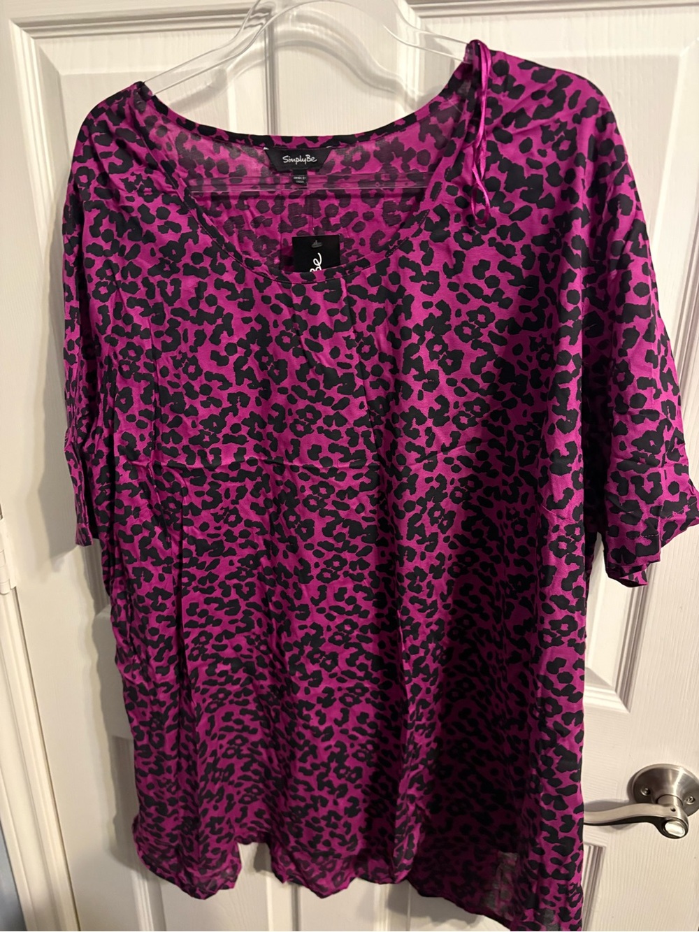 124- NWT Simply Be Magenta and Black Leopard Print Short Sleeve Top